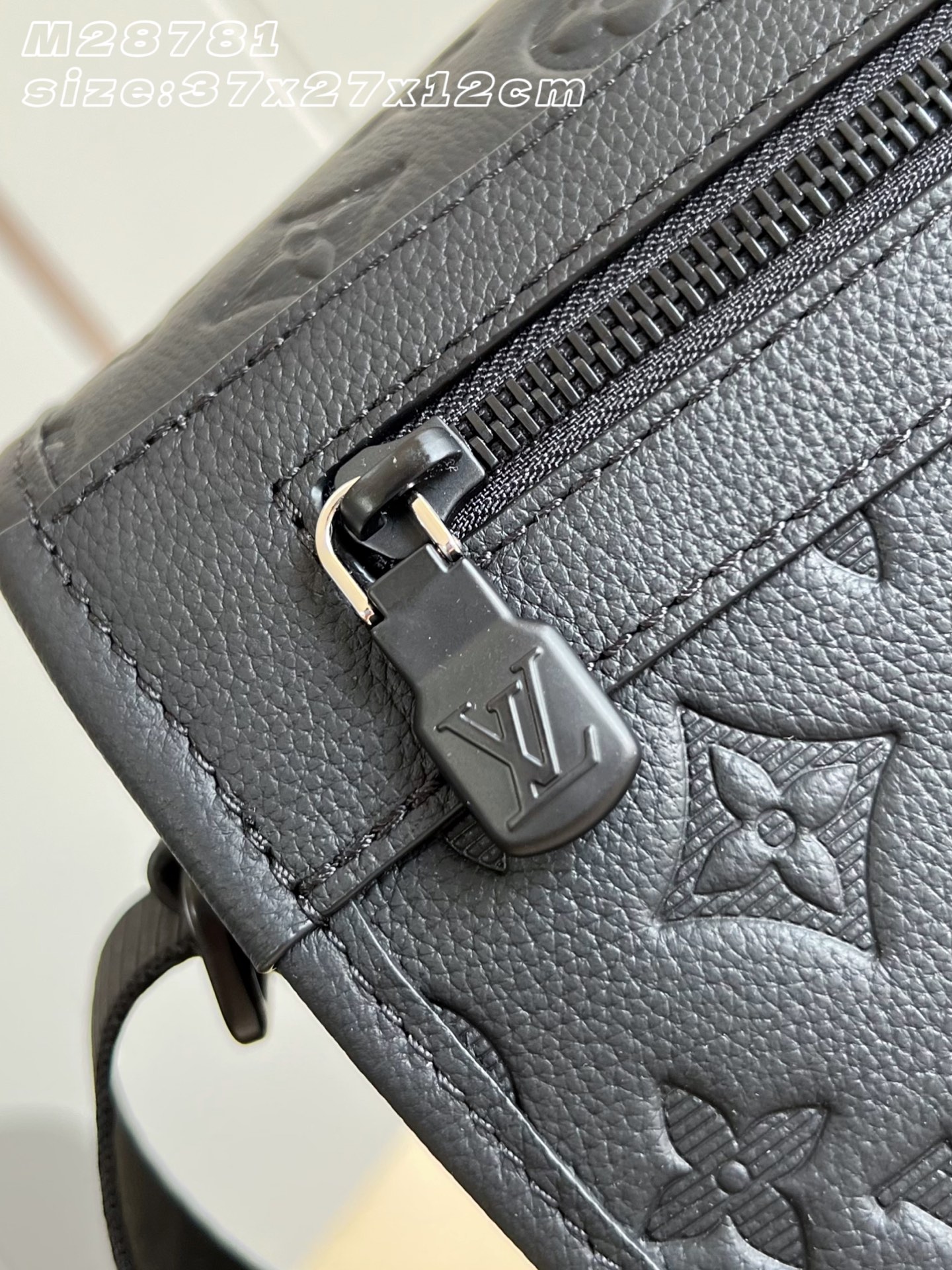 【顶级原单 M28781 】Courrier 邮差包脱胎于经典邮政用具，以 Monogram Shadow 牛皮革精制而