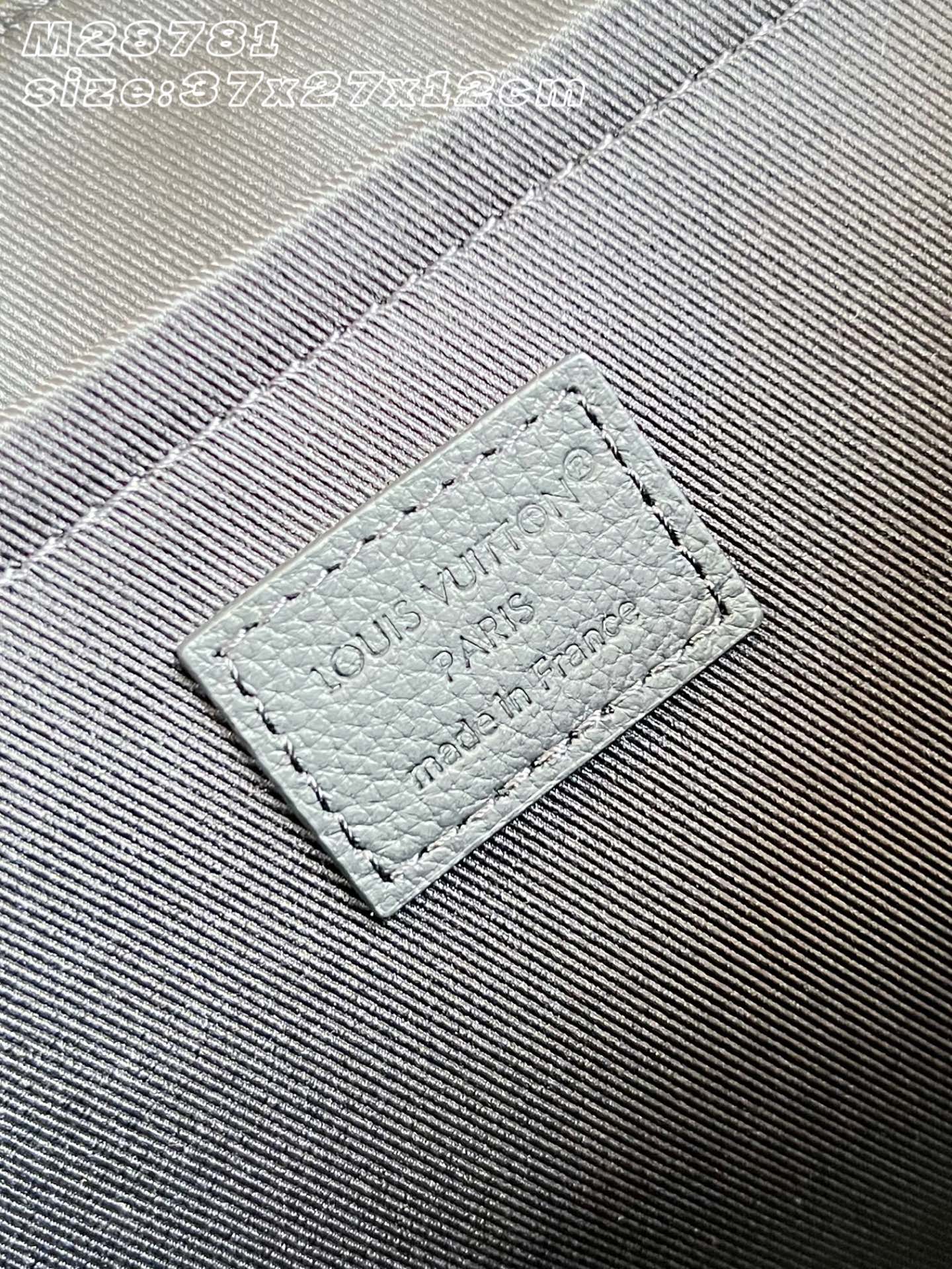 【顶级原单 M28781 】Courrier 邮差包脱胎于经典邮政用具，以 Monogram Shadow 牛皮革精制而