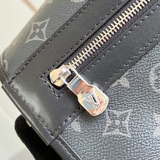 【顶级原单 M28630 】本款 Courrier 邮差包取材 Monogram Eclipse 涂层帆布,重塑经典邮差 【顶级原单 M28630 】本款 Courrier 邮差包取材 Monogram Eclipse 涂层帆布,重塑经典邮差