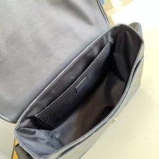 【顶级原单 M28630 】本款 Courrier 邮差包取材 Monogram Eclipse 涂层帆布,重塑经典邮差 【顶级原单 M28630 】本款 Courrier 邮差包取材 Monogram Eclipse 涂层帆布,重塑经典邮差