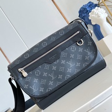 【顶级原单 M28630 】本款 Courrier 邮差包取材 Monogram Eclipse 涂层帆布,重塑经典邮差 【顶级原单 M28630 】本款 Courrier 邮差包取材 Monogram Eclipse 涂层帆布,重塑经典邮差