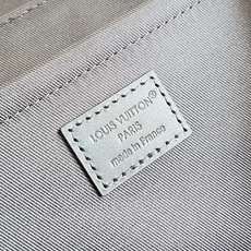 【顶级原单 M28630 】本款 Courrier 邮差包取材 Monogram Eclipse 涂层帆布,重塑经典邮差 【顶级原单 M28630 】本款 Courrier 邮差包取材 Monogram Eclipse 涂层帆布,重塑经典邮差