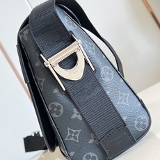 【顶级原单 M28630 】本款 Courrier 邮差包取材 Monogram Eclipse 涂层帆布,重塑经典邮差 【顶级原单 M28630 】本款 Courrier 邮差包取材 Monogram Eclipse 涂层帆布,重塑经典邮差