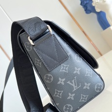 【顶级原单 M28630 】本款 Courrier 邮差包取材 Monogram Eclipse 涂层帆布,重塑经典邮差 【顶级原单 M28630 】本款 Courrier 邮差包取材 Monogram Eclipse 涂层帆布,重塑经典邮差