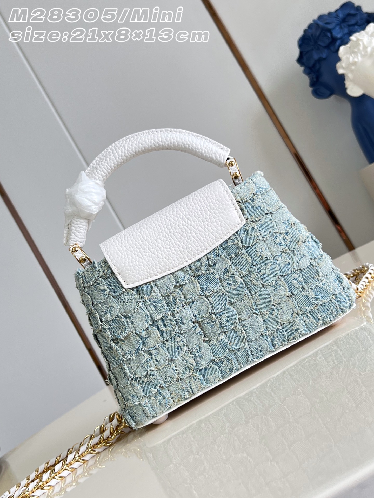 【顶级原单 M28305/迷你 】本款 Denim Rendez-Vous 系列 Capucines 迷你手袋独具个性。
