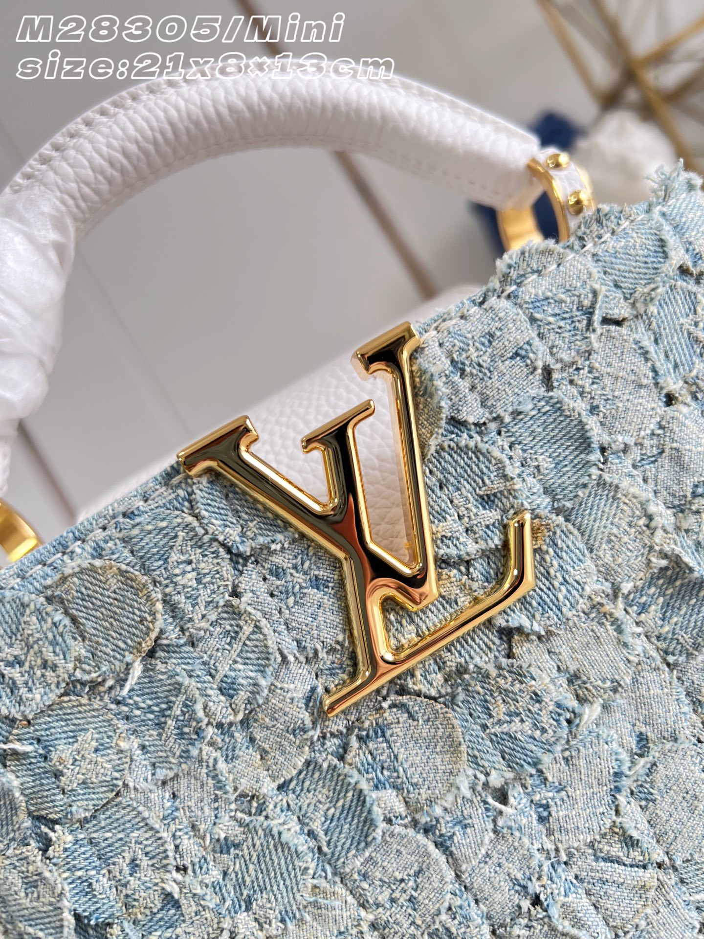 【顶级原单 M28305/迷你 】本款 Denim Rendez-Vous 系列 Capucines 迷你手袋独具个性。