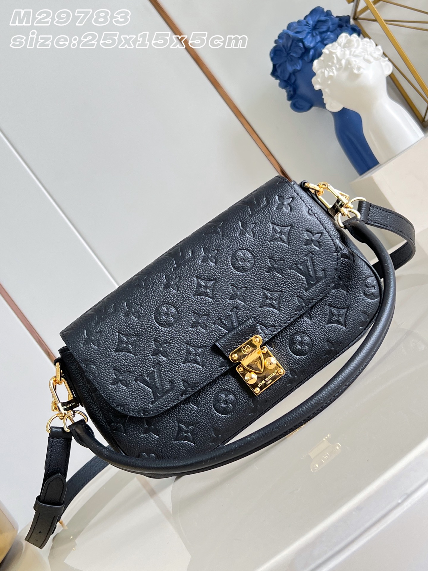 【顶级原单 M29783黑压花 】本款 Pochette Métis Soft 小号手袋演绎隽永都市风尚,适配日间至晚间 【顶级原单 M29783黑压花 】本款 Pochette Métis Soft 小号手袋演绎隽永都市风尚,适配日间至晚间