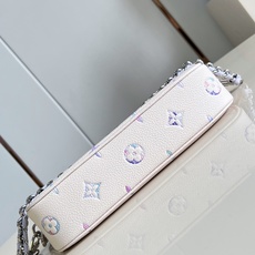 【顶级原单 M82210梦幻紫 】M29770 本款 Wallet On Chain Ivy 手袋以渐变粉彩色调焕新 M 【顶级原单 M82210梦幻紫 】M29770 本款 Wallet On Chain Ivy 手袋以渐变粉彩色调焕新 M