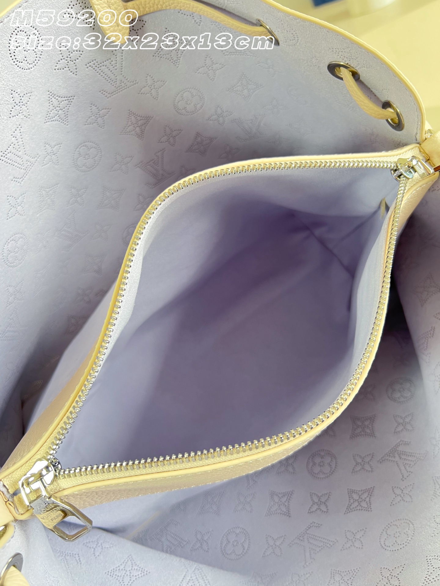 【顶级原单 M59200梦幻紫 】M2A169 這款Mahina Link系列的Bella Tote造型優雅，採用小牛皮