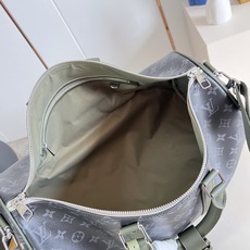 【顶级原单 M28837 】本款 Keepall Bandoulière 45 旅行袋采用Monogram Eclips 【顶级原单 M28837 】本款 Keepall Bandoulière 45 旅行袋采用Monogram Eclips
