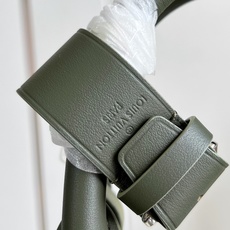 【顶级原单 M28837 】本款 Keepall Bandoulière 45 旅行袋采用Monogram Eclips 【顶级原单 M28837 】本款 Keepall Bandoulière 45 旅行袋采用Monogram Eclips