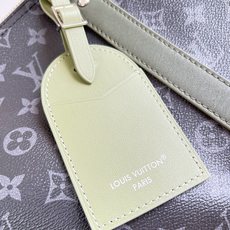 【顶级原单 M28837 】本款 Keepall Bandoulière 45 旅行袋采用Monogram Eclips 【顶级原单 M28837 】本款 Keepall Bandoulière 45 旅行袋采用Monogram Eclips