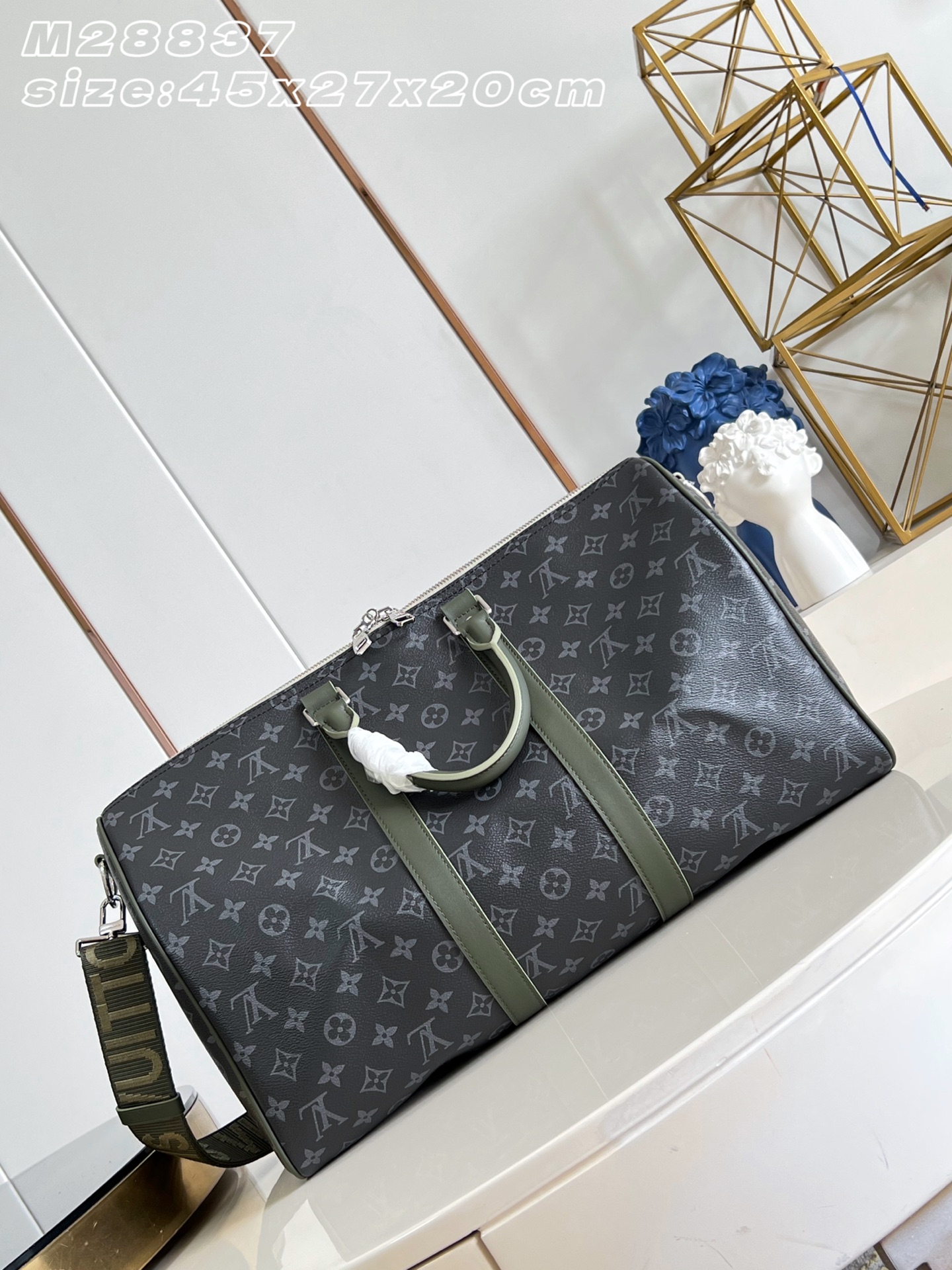 【顶级原单 M28837 】本款 Keepall Bandoulière 45 旅行袋采用Monogram Eclips 【顶级原单 M28837 】本款 Keepall Bandoulière 45 旅行袋采用Monogram Eclips