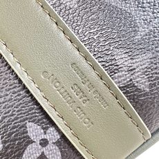 【顶级原单 M28837 】本款 Keepall Bandoulière 45 旅行袋采用Monogram Eclips 【顶级原单 M28837 】本款 Keepall Bandoulière 45 旅行袋采用Monogram Eclips