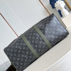 【顶级原单 M28837 】本款 Keepall Bandoulière 45 旅行袋采用Monogram Eclips 【顶级原单 M28837 】本款 Keepall Bandoulière 45 旅行袋采用Monogram Eclips