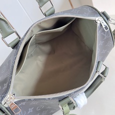 【顶级原单 M28639 】本款 Keepall Bandoulière 35 手袋采用 Monogram Eclips 【顶级原单 M28639 】本款 Keepall Bandoulière 35 手袋采用 Monogram Eclips