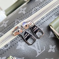 【顶级原单 M28639 】本款 Keepall Bandoulière 35 手袋采用 Monogram Eclips 【顶级原单 M28639 】本款 Keepall Bandoulière 35 手袋采用 Monogram Eclips