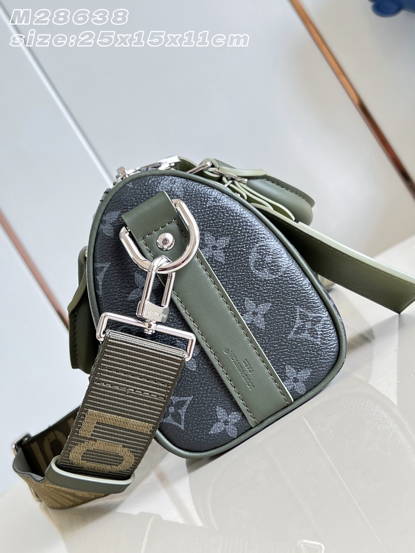 【顶级原单 M28638 】本款 Keepall Bandoulière 25 手袋溯源 2000 年代日本街头潮流,为 【顶级原单 M28638 】本款 Keepall Bandoulière 25 手袋溯源 2000 年代日本街头潮流,为