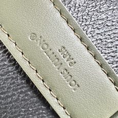 【顶级原单 M28638 】本款 Keepall Bandoulière 25 手袋溯源 2000 年代日本街头潮流,为 【顶级原单 M28638 】本款 Keepall Bandoulière 25 手袋溯源 2000 年代日本街头潮流,为