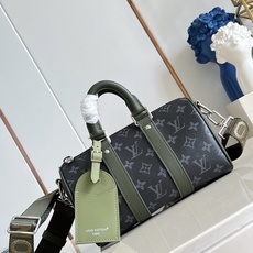 【顶级原单 M28638 】本款 Keepall Bandoulière 25 手袋溯源 2000 年代日本街头潮流,为 【顶级原单 M28638 】本款 Keepall Bandoulière 25 手袋溯源 2000 年代日本街头潮流,为