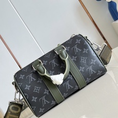 【顶级原单 M28638 】本款 Keepall Bandoulière 25 手袋溯源 2000 年代日本街头潮流,为 【顶级原单 M28638 】本款 Keepall Bandoulière 25 手袋溯源 2000 年代日本街头潮流,为