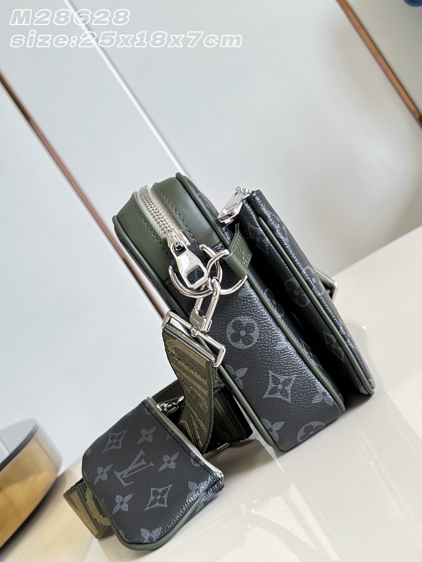 【顶级原单 M28628 】本款 Trio 邮差包结合 Monogram Eclipse 帆布和皮革饰边,灵感源自 20 【顶级原单 M28628 】本款 Trio 邮差包结合 Monogram Eclipse 帆布和皮革饰边,灵感源自 20