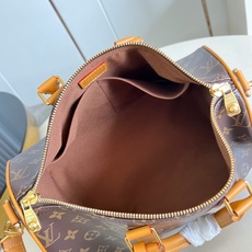 【顶级原单 M2A210 】本款 Keepall Bandoulière 35 手袋以 Monogram Archive 【顶级原单 M2A210 】本款 Keepall Bandoulière 35 手袋以 Monogram Archive
