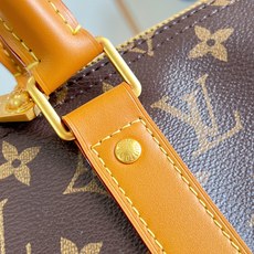 【顶级原单 M2A210 】本款 Keepall Bandoulière 35 手袋以 Monogram Archive 【顶级原单 M2A210 】本款 Keepall Bandoulière 35 手袋以 Monogram Archive