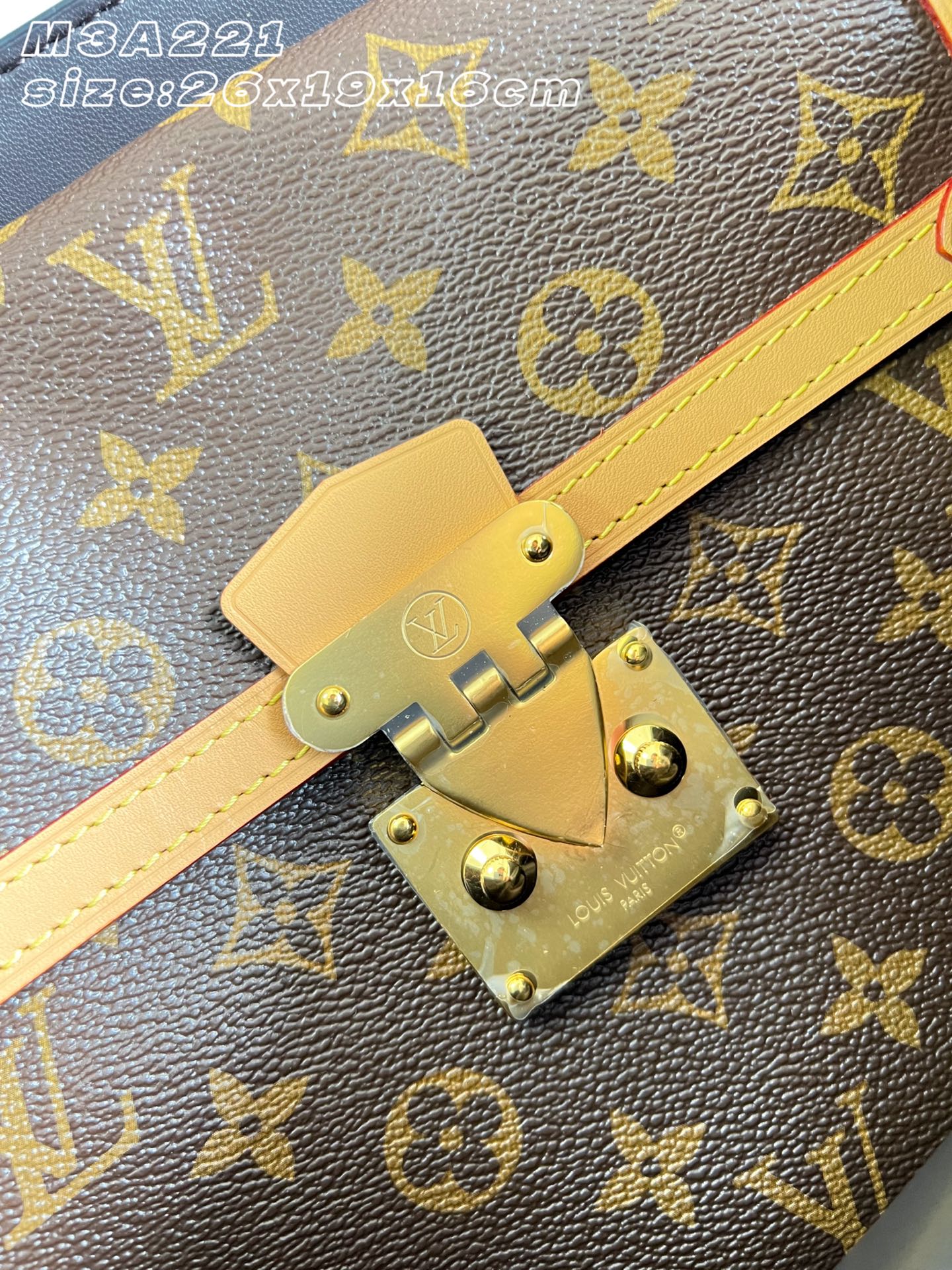 【顶级原单 M3A221 】本款 Speedpocket 小号手袋以亮泽牛皮革和 Monogram 涂层帆布塑造内外翻转