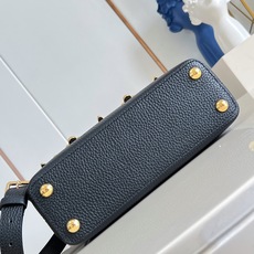 【顶级原单 M29608黑/小号 】本款 Capucines BB 手袋出自 Flowergram 系列,将路易威登经典 【顶级原单 M29608黑/小号 】本款 Capucines BB 手袋出自 Flowergram 系列,将路易威登经典