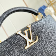 【顶级原单 M29608黑/小号 】本款 Capucines BB 手袋出自 Flowergram 系列,将路易威登经典 【顶级原单 M29608黑/小号 】本款 Capucines BB 手袋出自 Flowergram 系列,将路易威登经典