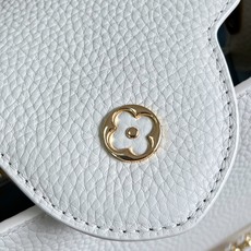 【顶级原单 M29608米白/小号 】本款 Capucines BB 手袋出自 Flowergram 系列,将路易威登经 【顶级原单 M29608米白/小号 】本款 Capucines BB 手袋出自 Flowergram 系列,将路易威登经