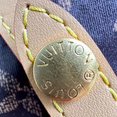 【顶级原单 M2A425 】這款Jet Lag Bag採用Louis Vuitton Silk Tech製造,運用革新技 【顶级原单 M2A425 】這款Jet Lag Bag採用Louis Vuitton Silk Tech製造,運用革新技