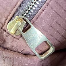 【顶级原单 M2A425 】這款Jet Lag Bag採用Louis Vuitton Silk Tech製造,運用革新技 【顶级原单 M2A425 】這款Jet Lag Bag採用Louis Vuitton Silk Tech製造,運用革新技
