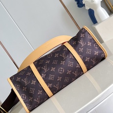 【顶级原单 M2A425 】這款Jet Lag Bag採用Louis Vuitton Silk Tech製造,運用革新技 【顶级原单 M2A425 】這款Jet Lag Bag採用Louis Vuitton Silk Tech製造,運用革新技