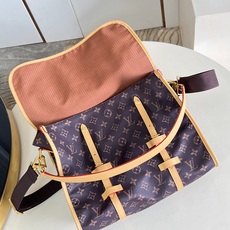 【顶级原单 M2A425 】這款Jet Lag Bag採用Louis Vuitton Silk Tech製造,運用革新技 【顶级原单 M2A425 】這款Jet Lag Bag採用Louis Vuitton Silk Tech製造,運用革新技