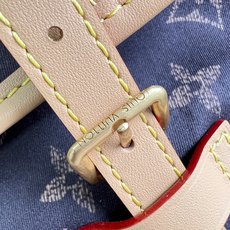 【顶级原单 M2A425 】這款Jet Lag Bag採用Louis Vuitton Silk Tech製造,運用革新技 【顶级原单 M2A425 】這款Jet Lag Bag採用Louis Vuitton Silk Tech製造,運用革新技