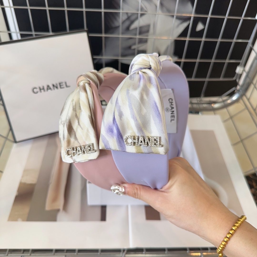 NO:277042,P with packaging box Chanel (Chanel) latest popular small fragrant headband, summer fresh series, super beautiful!  Fashionable products!  A must-have for fairies…hairpins, hairpins, chanel, chanel, hairpins19860909P 配包装盒 Chanel (香奈儿)最新爆款小香发箍,夏日小清新系列,超级好看！时尚潮品！小仙女必备…发夹,发夹,chanel,chanel,hairpins,accessory