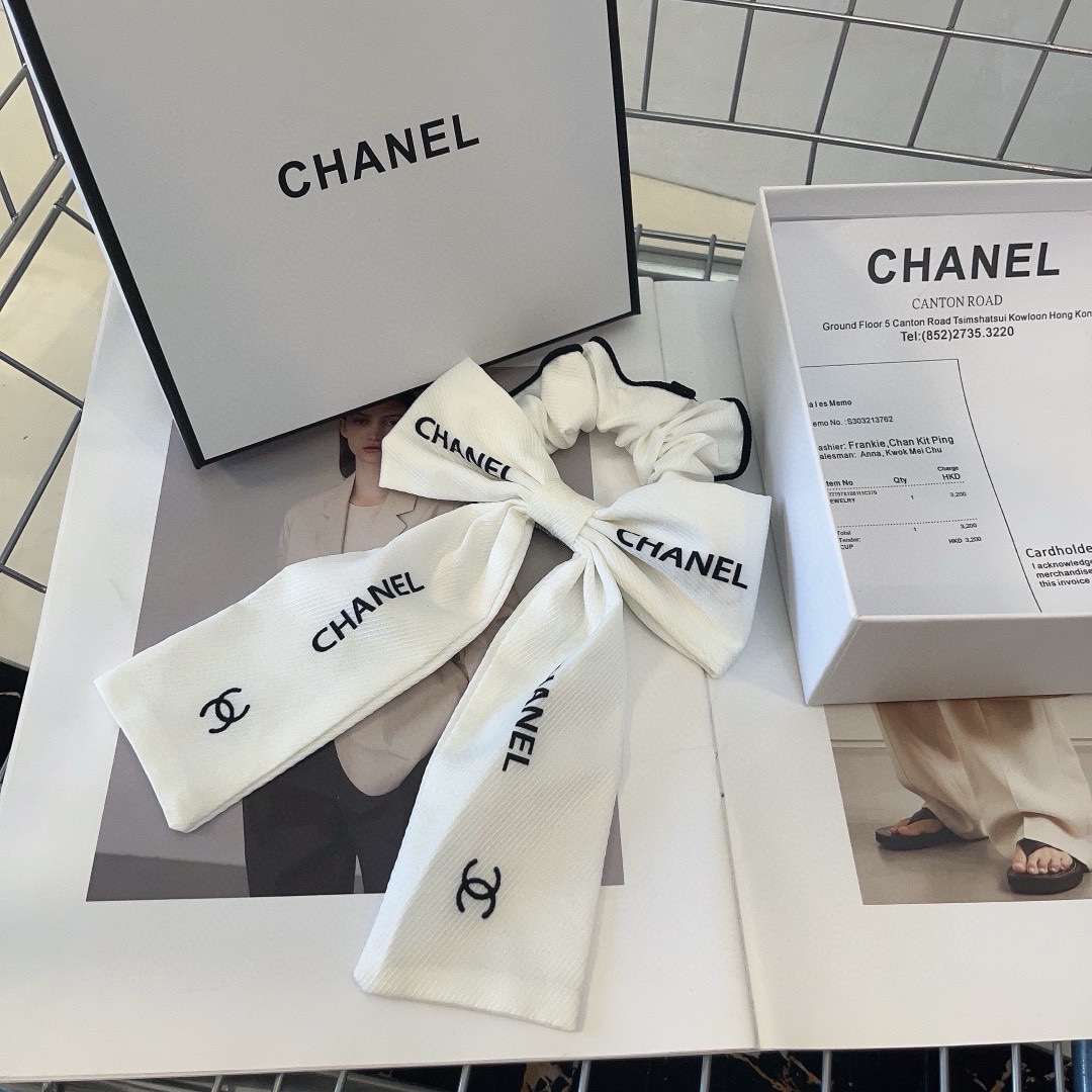 NO:277559,P with packaging box CHANEL (Chanel) latest small fragrance hair circle, recommended online celebrity hot products!  Fashionable and versatile. A must-have hairpins for fairies, hairpins, chanel, chanel, hairpins19860909P 配包装盒 CHANEL（香奈儿）最新款小香发圈,网红爆款推荐！时尚百搭.小仙女必备发夹,发夹,chanel,chanel,hairpins,accessory