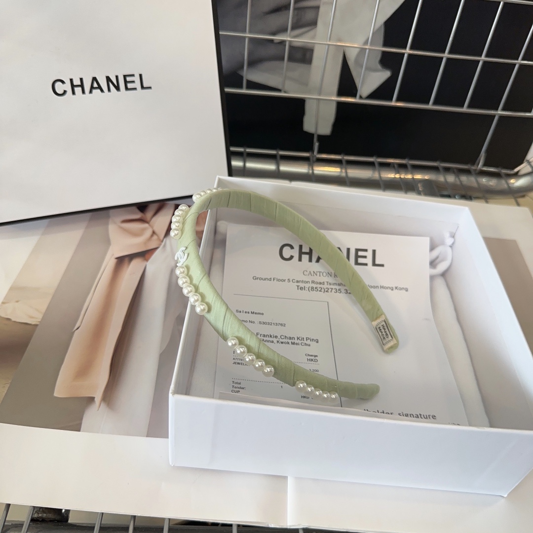 NO:277571,P with packaging box Chanel's latest small fragrant hairband, summer fresh series, full of ladylike style!  A must-have for fairies…hairpins, hairpins, chanel, chanel, hairpins19860909P 配包装盒 Chanel (香奈儿)最新小香发箍 夏日小清新系列 ,淑女范儿十足！小仙女必备…发夹,发夹,chanel,chanel,hairpins,accessory