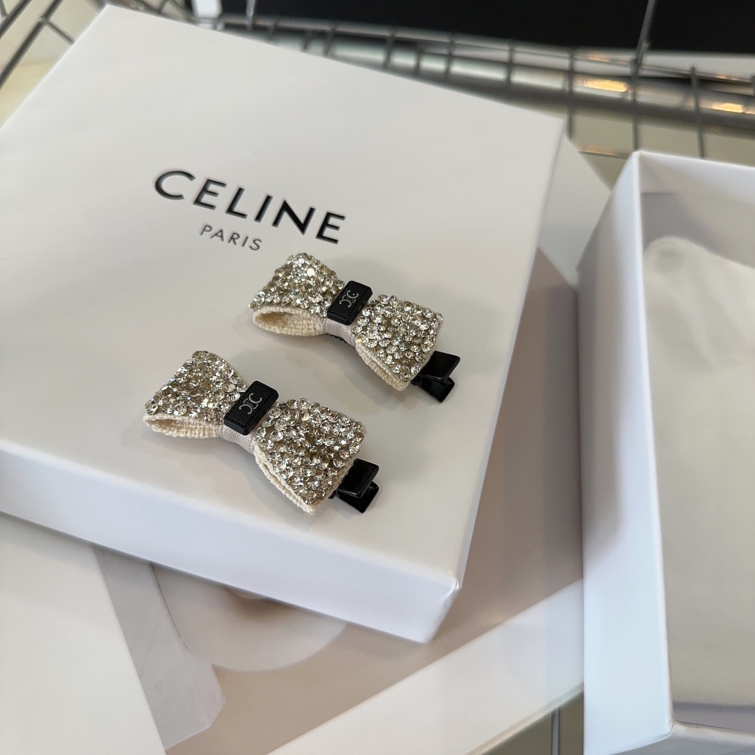 NO:277583,P packing box (one pair) CELINE Arc de Triomphe new side clip bang clip, shiny full diamond series, fashion trendy products, essential items for young ladies hairpins, hairpins, celine, celine, hairpins19860909P 配包装盒（一对） CELINE（赛琳）凯旋门新款边夹刘海夹,闪亮满钻系列,时尚潮品,小姐姐必备单品发夹,发夹,celine,celine,hairpins,accessory