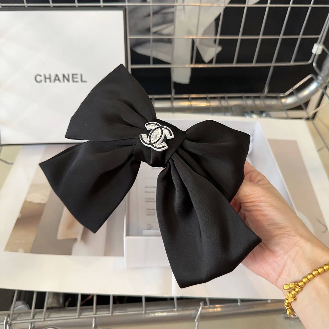 NO:277612,P with packaging box Chanel (Chanel) latest small-scent hot spring hairpin, super beautiful!  A very famous lady style, a must-have for a little fairy... Hairpins, hairpins, chanel, chanel, hairpins19860909P 配包装盒 Chanel (香奈儿)最新款小香爆款弹簧发夹,超级好看！名媛范儿十足,小仙女必备…发夹,发夹,chanel,chanel,hairpins,accessory