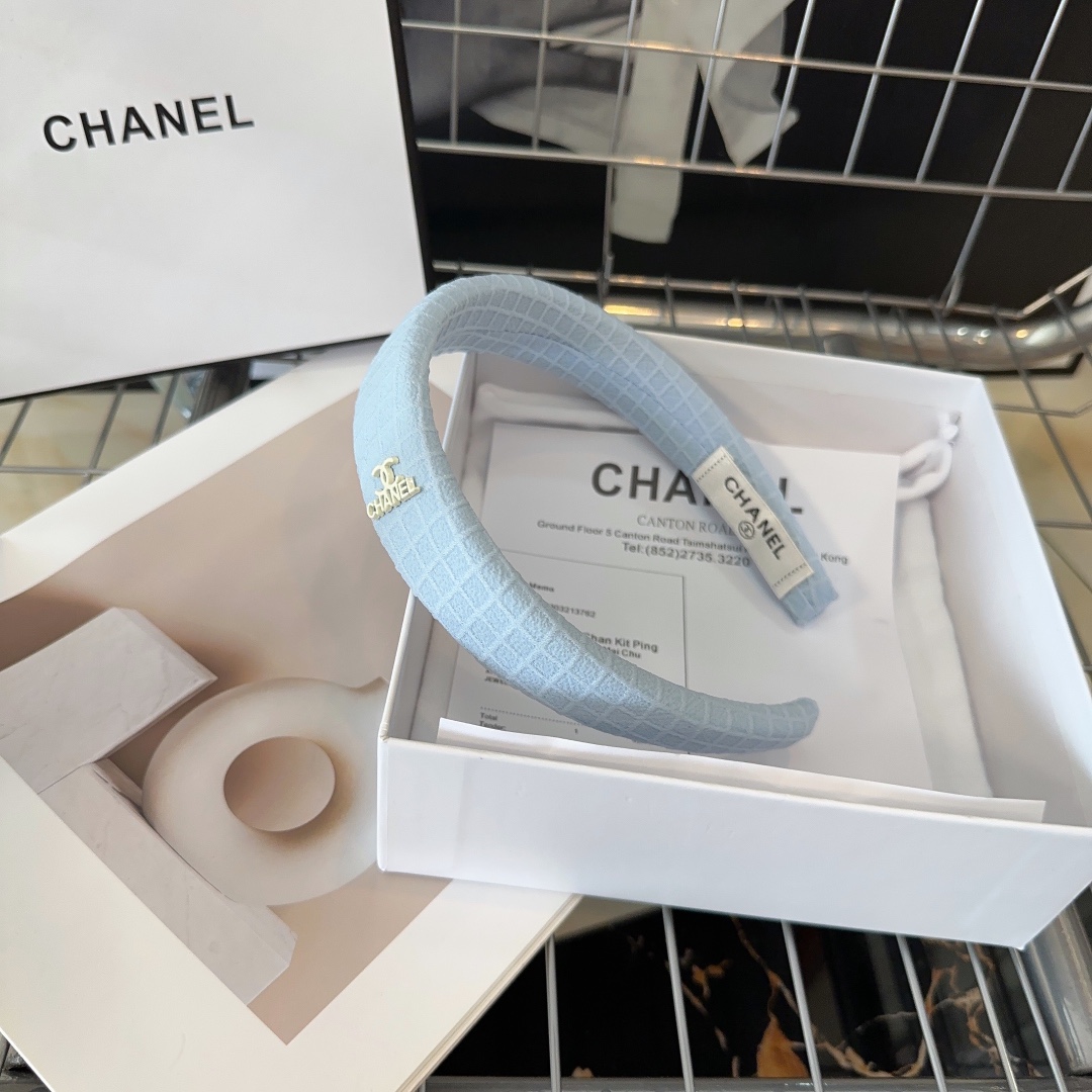 NO:277127,P with packaging box Chanel's latest small fragrant hairband, summer fresh series, simple and practical, fashionable and trendy!  A must-have for fairies…hair accessories, hairpins, chanel, chanel, hairpins19860909P 配包装盒 Chanel (香奈儿)最新小香发箍 夏日小清新系列,简单实用,时尚潮流！小仙女必备…发饰,发夹,chanel,chanel,hairpins,accessory