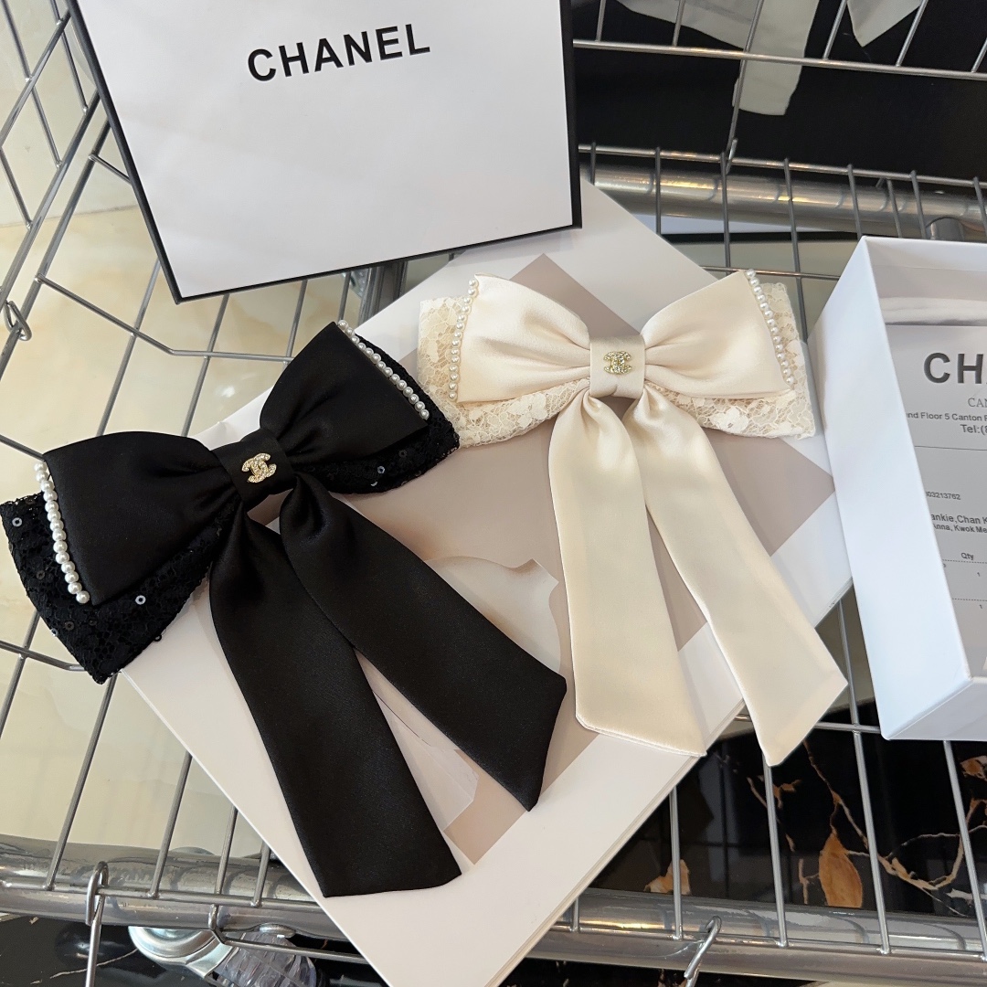 NO:277131,P with packaging box Chanel (Chanel) latest small-scent hot spring hairpin, super beautiful!  A very famous lady style, a must-have for a little fairy... Hair accessories, hairpins, chanel, chanel, hairpins19860909P 配包装盒 Chanel (香奈儿)最新款小香爆款弹簧发夹,超级好看！名媛范儿十足,小仙女必备…发饰,发夹,chanel,chanel,hairpins,accessory