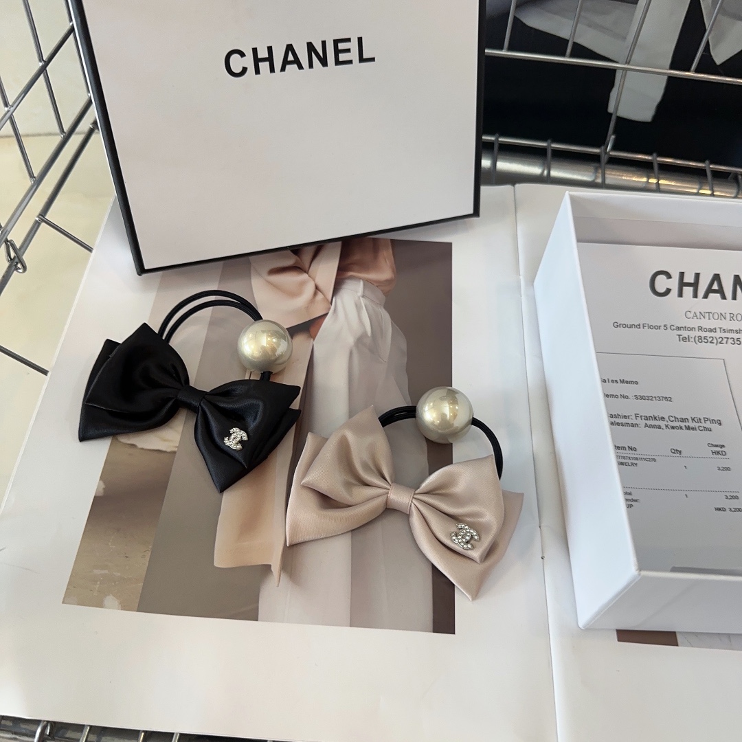 NO:277123,P with packaging box Chanel (Chanel)'s latest small fragrance hits the scene, super beautiful!  A very famous lady style, a must-have for a little fairy... Hair accessories, hairpins, chanel, chanel, hairpins19860909P 配包装盒 Chanel (香奈儿)最新款小香爆款发圈,超级好看！名媛范儿十足,小仙女必备…发饰,发夹,chanel,chanel,hairpins,accessory