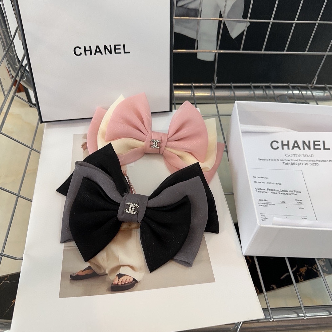 NO:277812,P with packaging box Chanel (Chanel) latest hot small top clip, elegant little fairy looks over, it is worth buying a hairpin, hairpin, chanel, chanel, hairpins19860909P 配包装盒 Chanel（香奈儿）最新爆款小香顶夹,优雅的小仙女看过来,值得入手一款发夹,发夹,chanel,chanel,hairpins,accessory