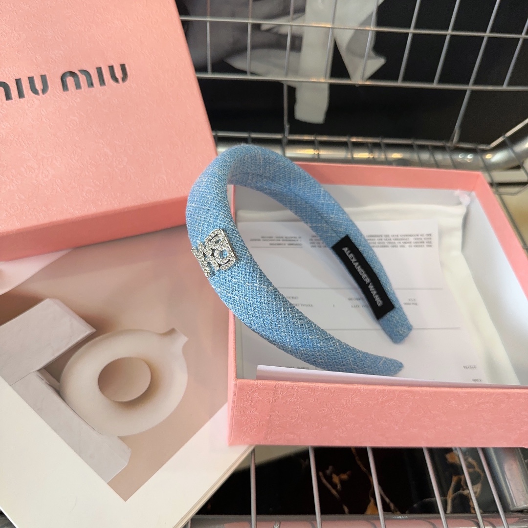 NO:277822,P with packaging box alexanderw wang (Alisanda) King's new hairband is fashionable and trendy, very beautiful!  A must-have for young ladies…hairpins, hairpins, alexander wang, hairpins19860909P 配包装盒 alexanderw wang(亚力山大)大王新款发箍 时尚潮流,贼好看！小姐姐必备…发夹,发夹,alexander wang,hairpins,accessory