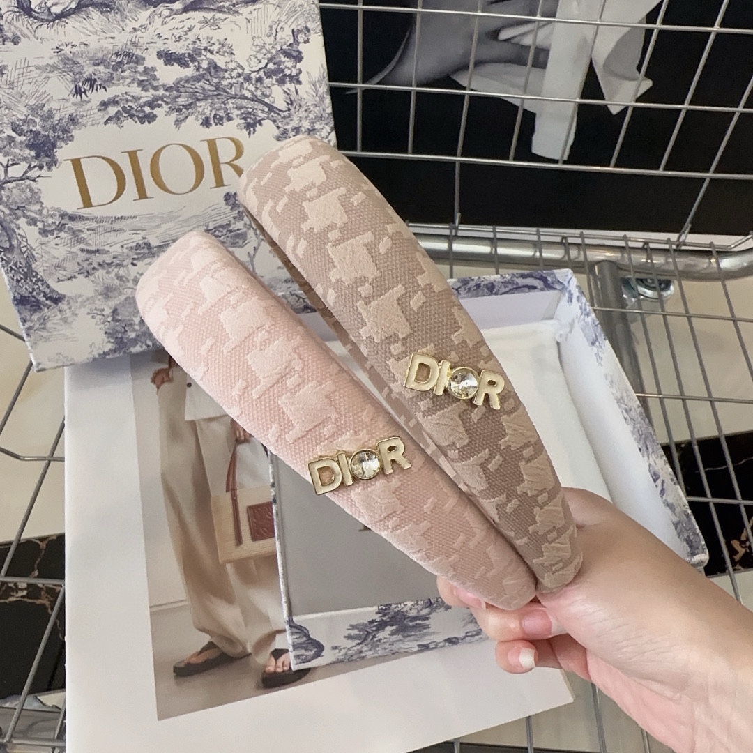 NO:277841,P with packaging box Dior new houndstooth headband, summer fresh series, fashionable and versatile!  Simple and practical, essential hairpins, hairpins, dior, dior, hairpins19860909P 配包装盒 Dior（迪奥）新款千鸟格发箍,夏日小清新系列,时尚百搭！简单实用 小姐姐必备发夹,发夹,dior,dior,hairpins,accessory