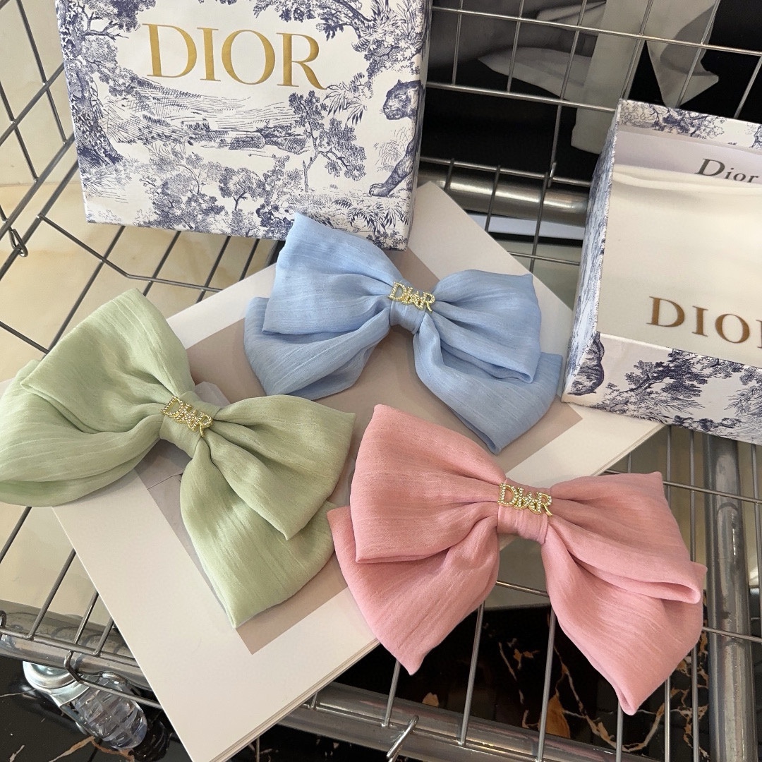 NO:278235,With packaging box Dior new spring top clip, summer fresh series, fashionable and versatile!  Simple and practical, essential hair accessories, hairpins, dior, dior, hairpins19860909配包装盒 Dior（迪奥）新款弹簧顶夹,夏日小清新系列,时尚百搭！简单实用 小姐姐必备发饰,发夹,dior,dior,hairpins,accessory