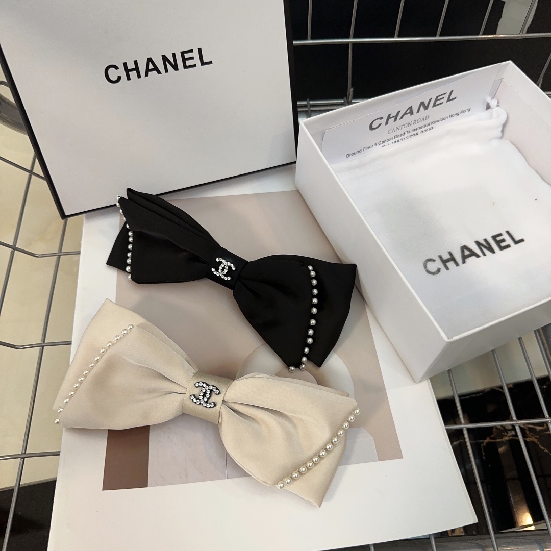 NO:278242,P with packaging box Chanel (Chanel) latest small-scent hot spring hairpin, super beautiful!  A very famous lady style, a must-have for a little fairy... Hair accessories, hairpins, chanel, chanel, hairpins19860909P 配包装盒 Chanel (香奈儿)最新款小香爆款弹簧发夹,超级好看！名媛范儿十足,小仙女必备…发饰,发夹,chanel,chanel,hairpins,accessory